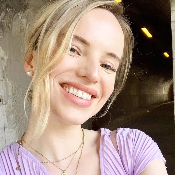 Meet your Posher, Claire - Picture 1 of 1